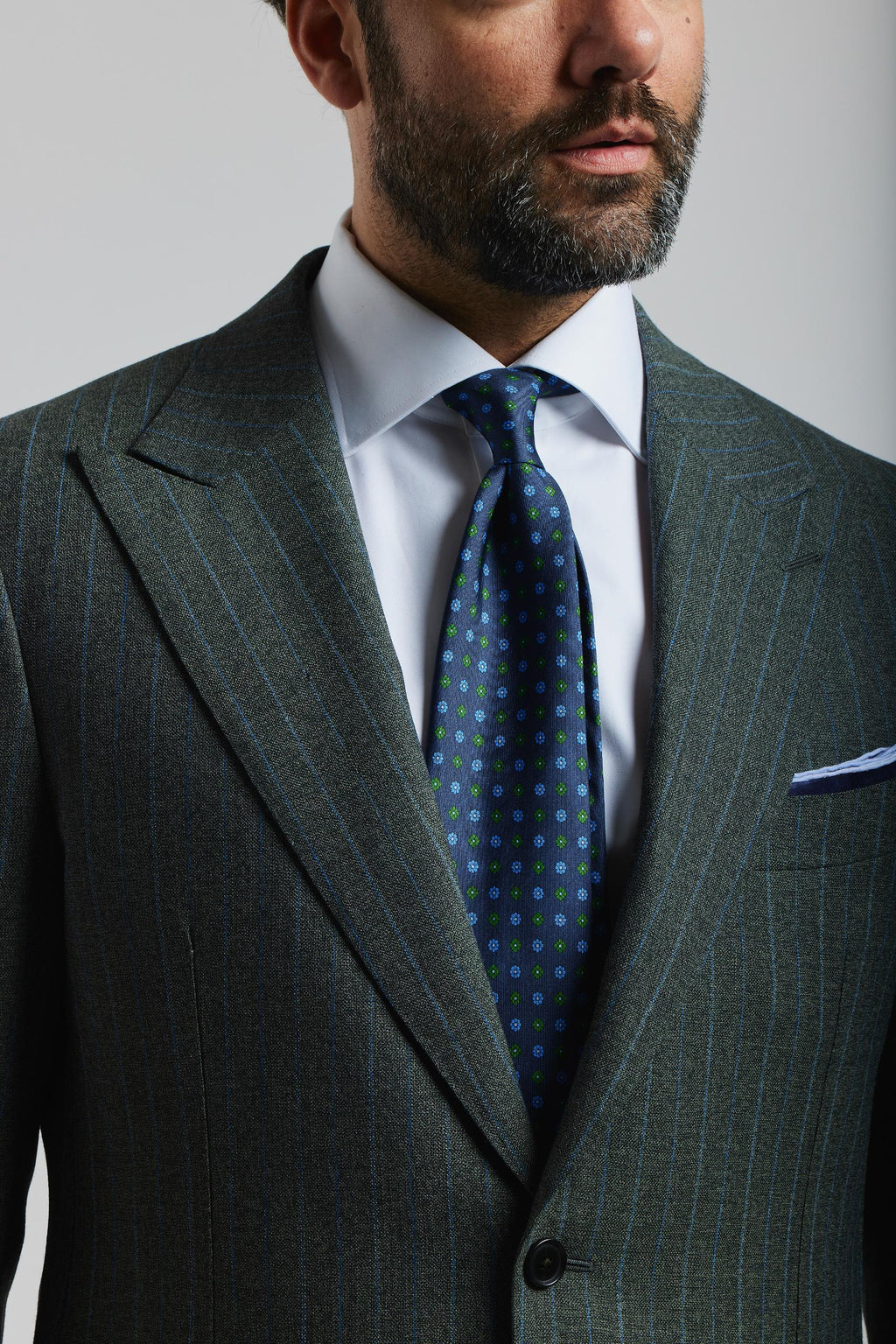 Oblek London Marling &amp; Evans s šedými/zelenými pruhmi 