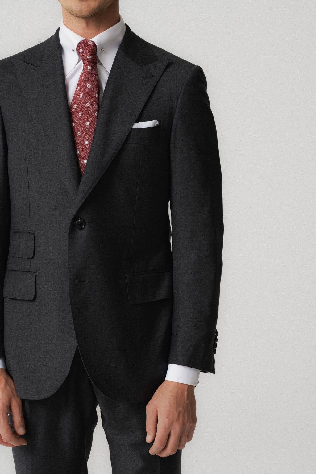Šedý oblek z hodvábnej vlny Loro Piana