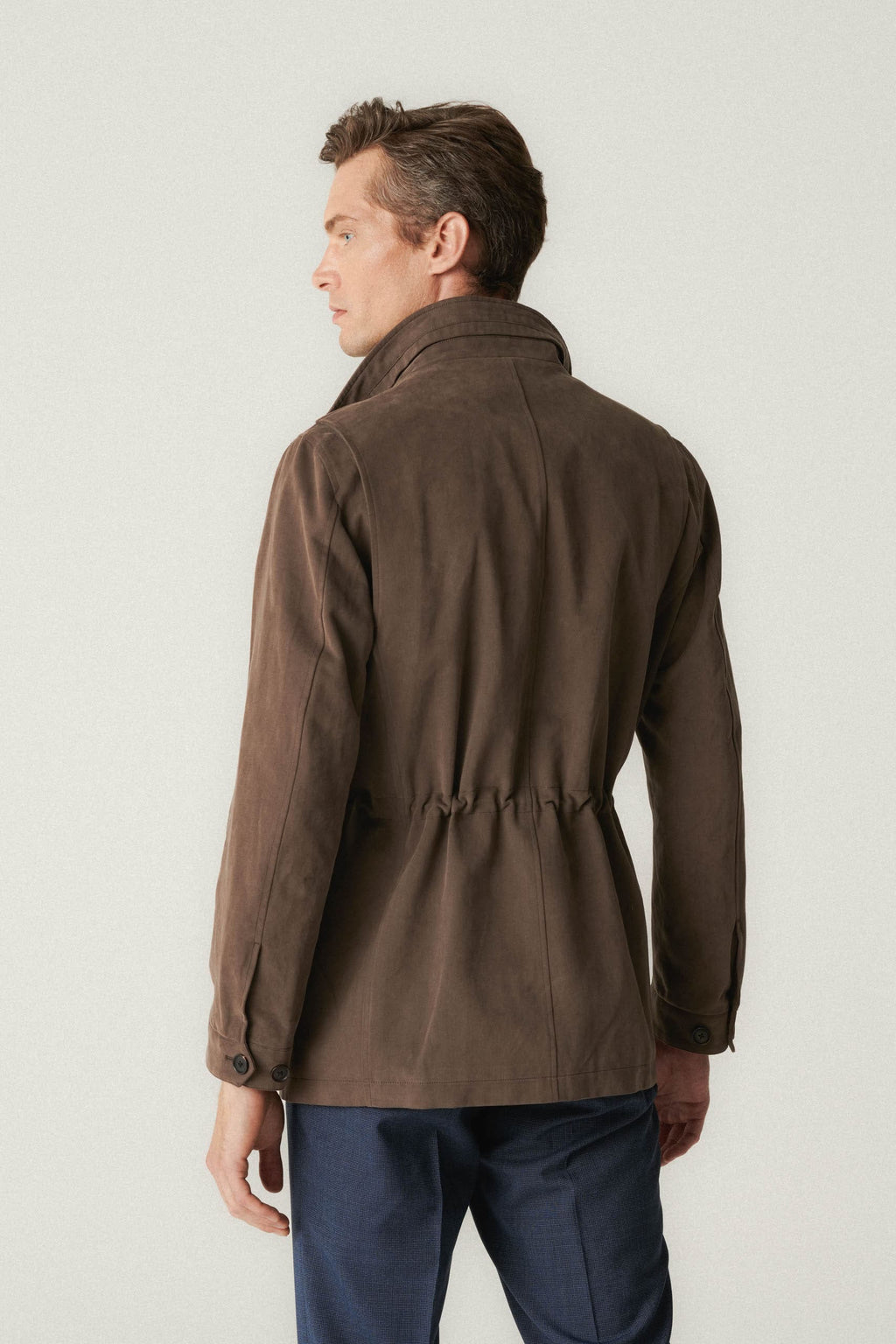 Bunda z hnedého poľa