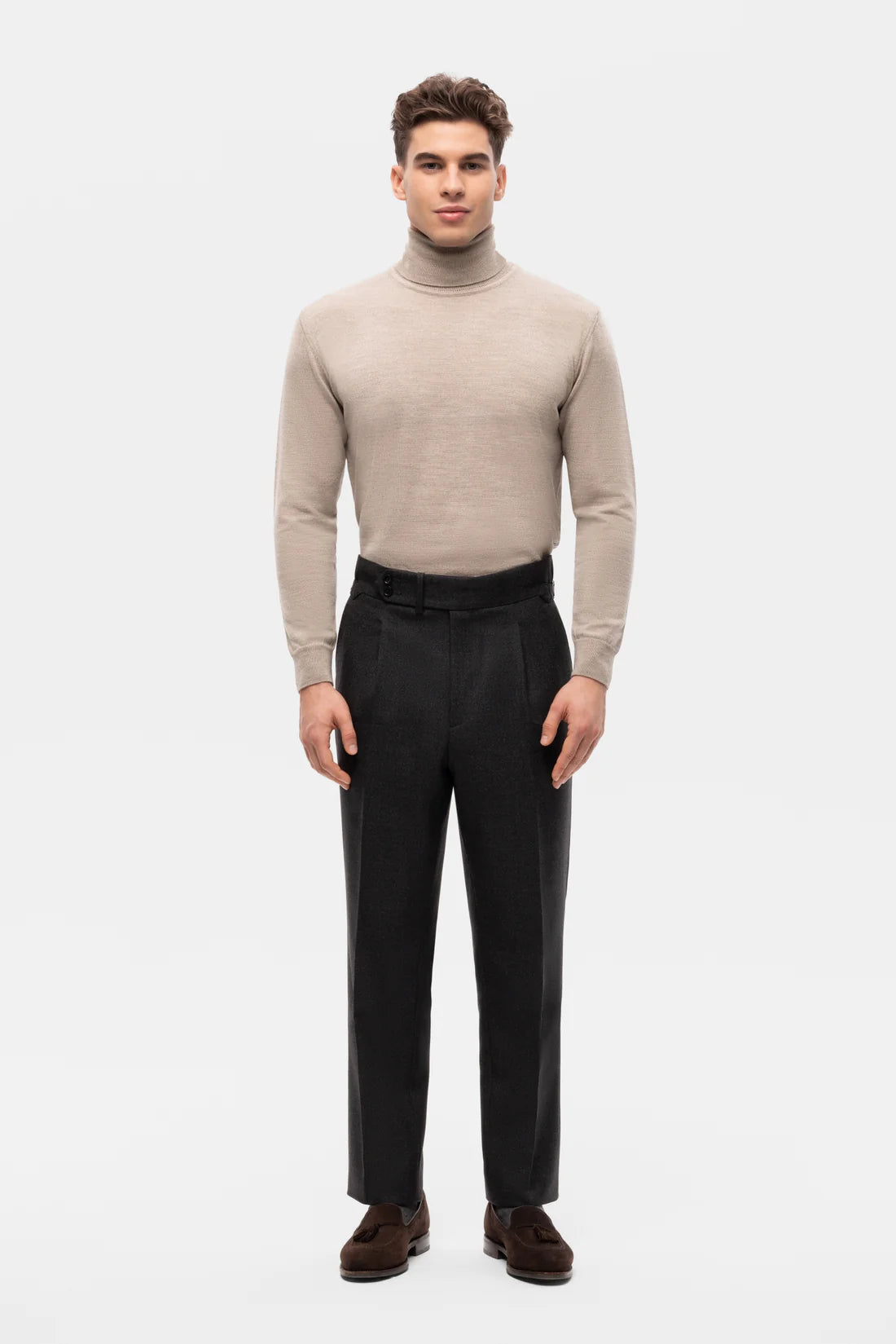 Šedý flanelový dvojpruhový oblek