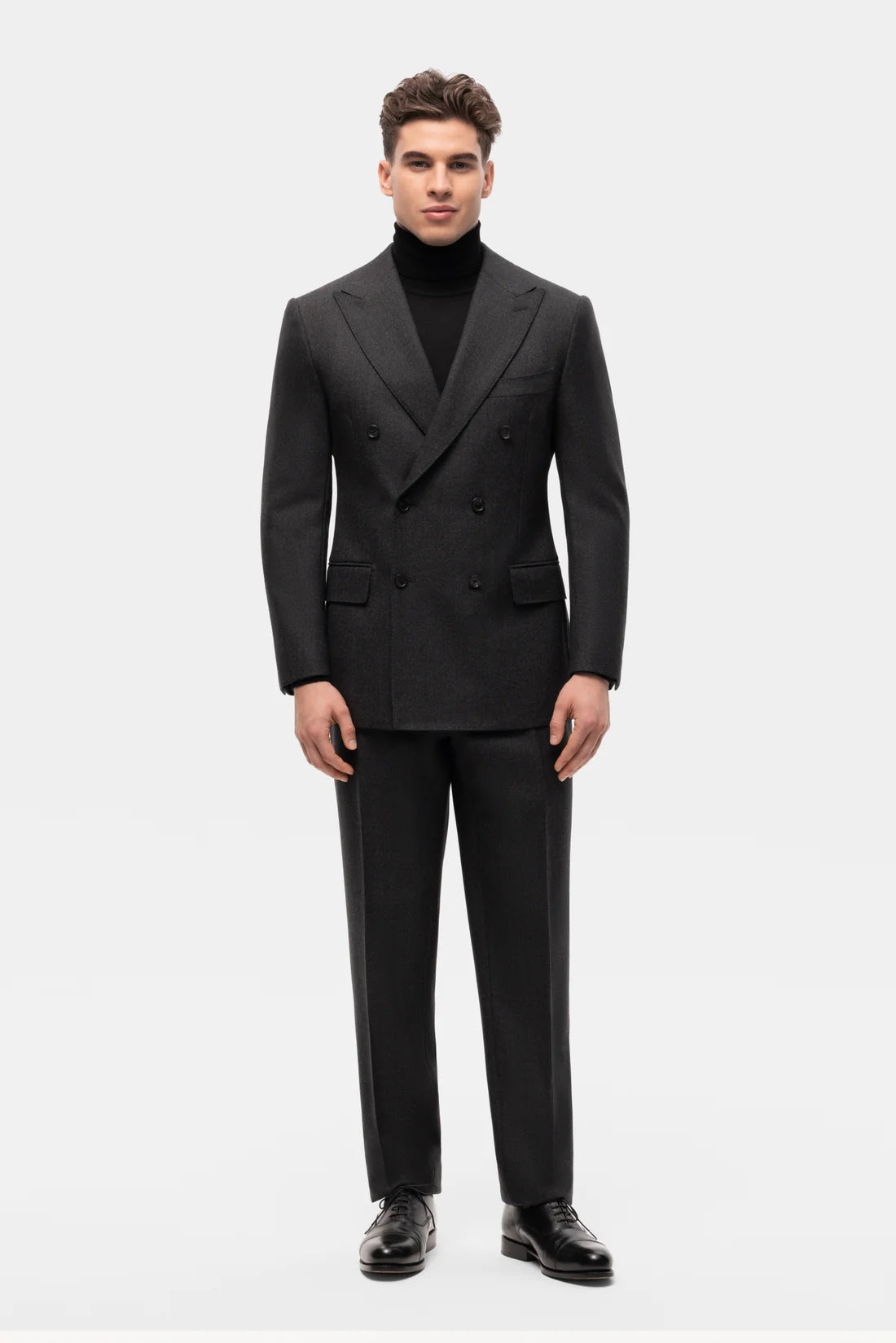 Šedý flanelový dvojpruhový oblek